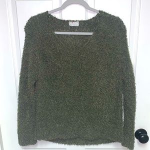 Ladies Large Olive green super soft and cozy sweater v-neck. Fuzzy. EUC.